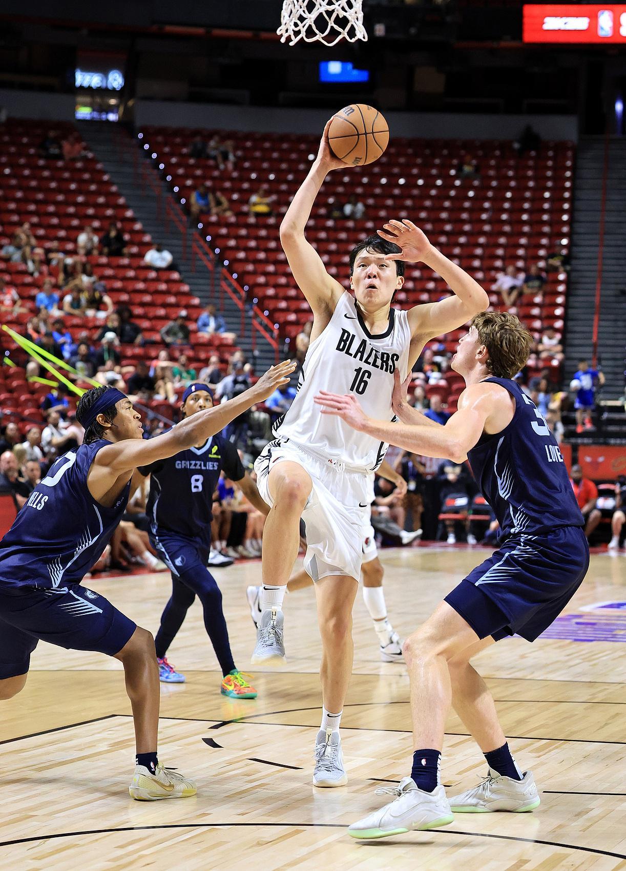 队媒点评杨瀚森：挡拆&amp;amp;传球很有创造力 低位容易丢球&amp;amp;篮板得多点