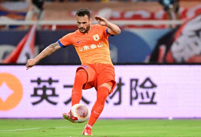 华体会(hth)·综合体育-登录入口-梅西附体！瓦科7分钟双响，吊射戏耍侯森，17球追平法比奥