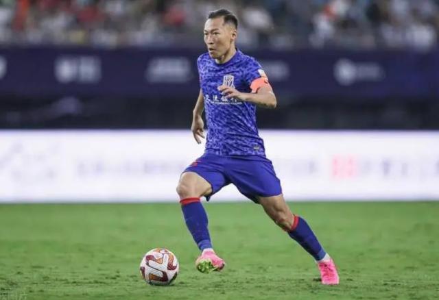 华体会-吴曦绝杀拖住领头羊！双沪争冠PK赛申花暴露出隐忧