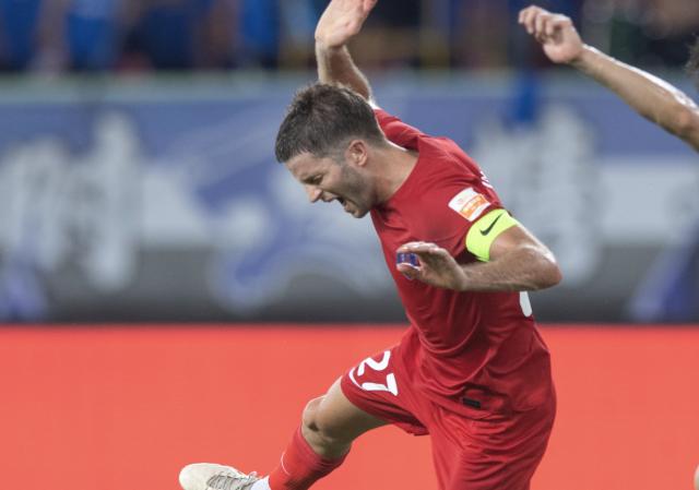 华体育官方-【中超】康拉德破门曼左基难救主 梅州2比1胜大连人