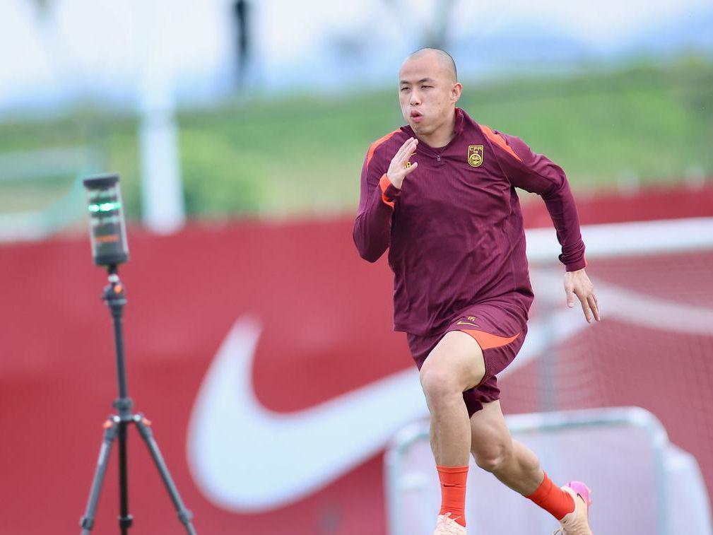 hth-马德鲁加和泽卡已经归队训练，泰山新外援中卫还在难产阶段呢？